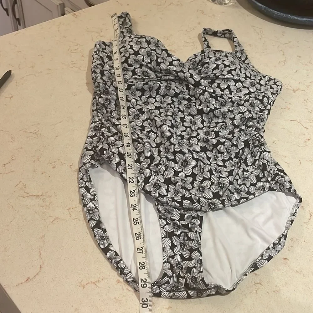 Anne Cole black & white flower one piece swimsuit SZ 16